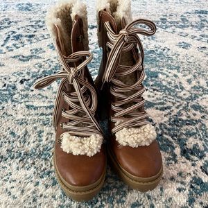 Womens Lug Sole Sherpa Lace up Combat boots size 7.5 worn once